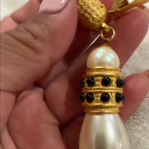 Vintage- Gold Tone Large Clip On Pearl Drop Earrings with Black Accents - Picture 4 of 9